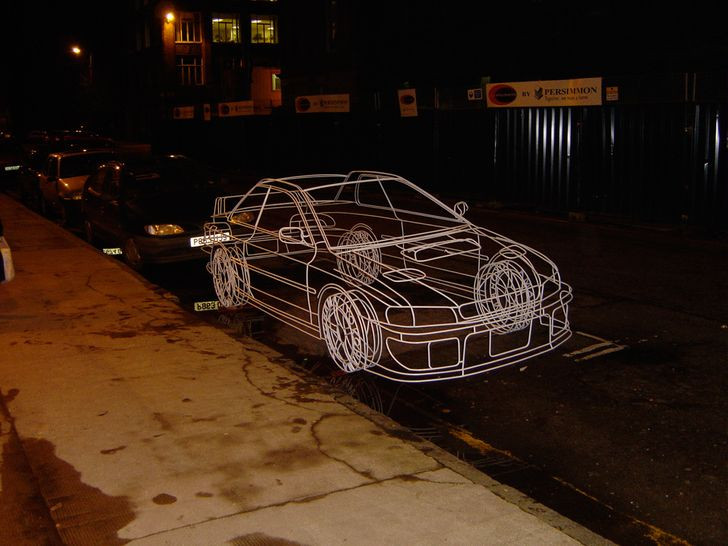 Bức ảnh từng khiến nhiều người lầm tưởng là ''hàng fake''này ghi lại tác phẩm của nhà thiết kế, kỹ sư kim loại kiêm nhà điêu khắc tài ba Benedict Radcliffe.