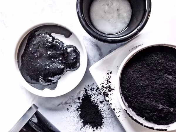 Thời cổ đại, đã từng xuất hiện một loại thuốc Mithridates được cho là có thể giải mọi loại độc tố trên thế giới (universal antidote) do Vua Mithridates VI của Pontus (cai trị từ năm 120-63 trước Công nguyên) điều chế cùng bác sĩ riêng của Hoàng đế Nero. Công thức ban đầu của loại thuốc giải vạn năng cũng bị chôn vùi cùng thời gian.