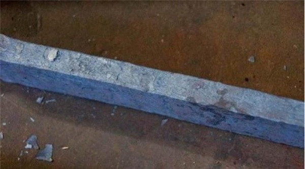 Ngoài ra, bí mật tạo nên vật liệu siêu bền này có thể bao gồm vỏ cây Cassia auriculata, cỏ sữa, vanadi, crom, mangan, coban, niken và một số nguyên tố quý hiếm được cho là lấy từ các mỏ ở Ấn Độ.