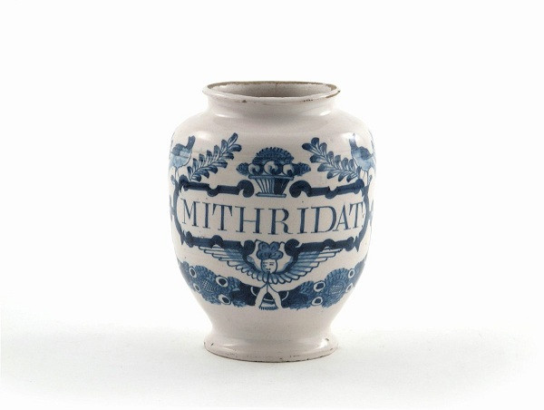 Nhà nghiên cứu Adrienne Mayor tại Đại học Stanford cho hay thành phần của nó gồm thuốc phiện, rắn lục xắt nhỏ kết hợp lượng nhỏ thuốc độc khác. Năm 1992, con người từng cố gắng tạo ra chất Mithridatium hiện đại.