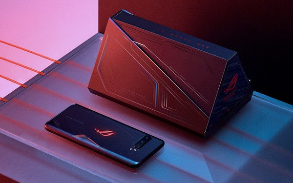 Theo GSMArena, Asus ROG Phone 3 có lẽ là điện thoại gần với PC chơi game nhất với "cả tá" phụ kiện cho các kiểu chơi game khác nhau và mọi thứ đều nằm trong tầm kiểm soát của bạn.