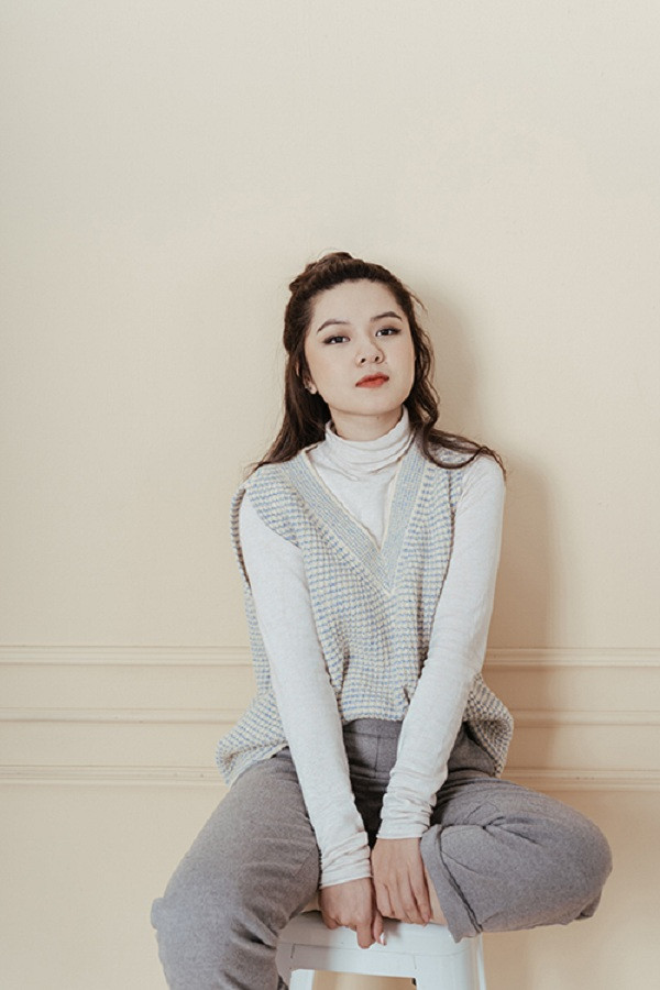 Không chỉ sở hữu nhan sắc cực phẩm cùng loạt tài năng đáng ngưỡng mộ, ít ai biết rằng, thành viên mới tương lai của lớp Thầy giáo Ba còn có thành tích học tập cực đáng nể. Trước khi theo đuổi nghiệp streamer, Tianie từng tốt nghiệp Đại Học tại Liên Bang Nga ngành Kinh tế Đối ngoại.