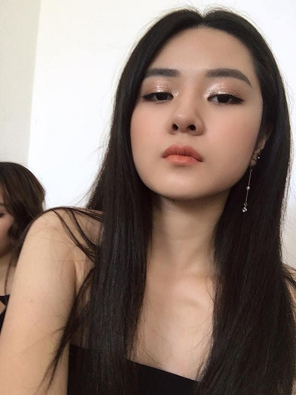 Tianie tên thật là Nguyễn Ngọc Trâm Anh, bắt đầu đến với Liên Minh Huyền Thoại cách đây 6 năm trước, thời điểm mùa 3 mà SKT lên ngôi vô địch.