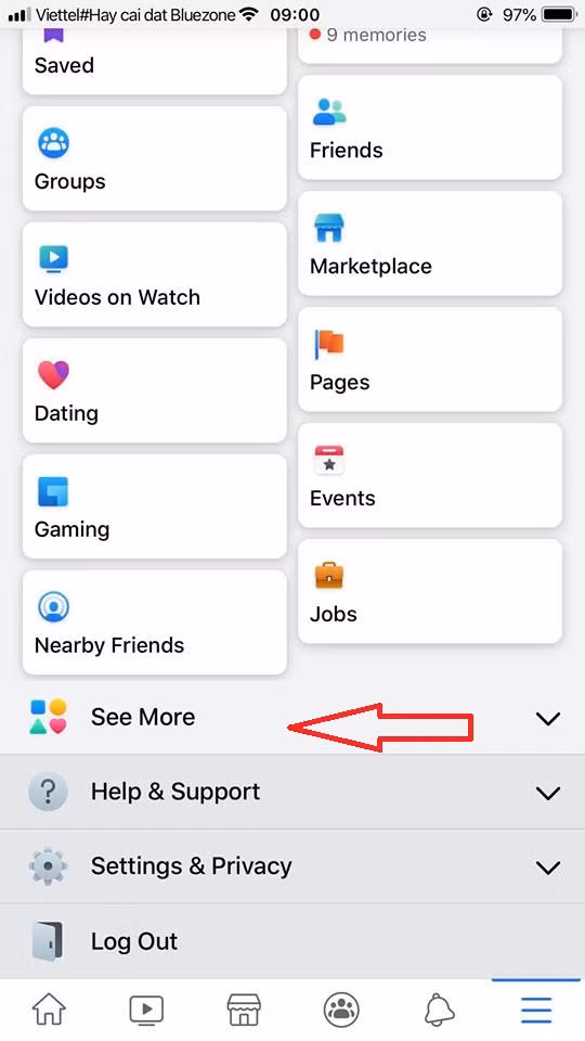 Trước hết, người dùng phải chắc chắn rằng phiên bản Facebook đang dùng là bản cập nhật mới nhất. Đầu tiên, bạn vào Xem thêm ở cuối Facebook.