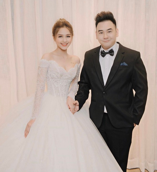 Thu nhập cực khủng đa phần từ việc kinh doanh, nên mỗi lần quay clip đi shopping, người xem cũng không khỏi sốc khi Xemesis tiêu "sương sương" cũng hết vài trăm triệu đồng.