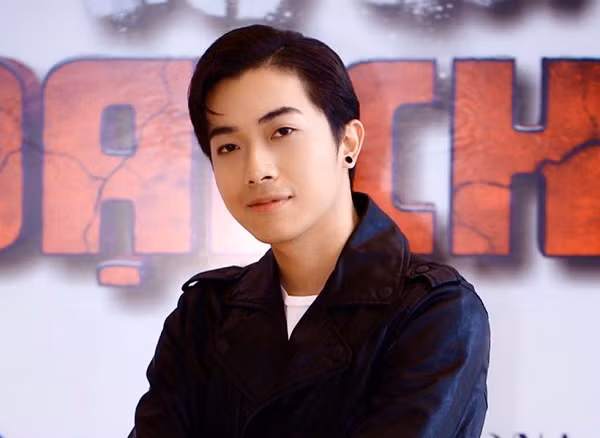 Sở hữu kênh YouTube có đến hơn 8,6 triệu lượt theo dõi, đã từ lâu Cris Phan được biết đến là một trong những Youtuber Việt Nam có sức ảnh hưởng nhất. Lượng theo dõi khủng cùng những video triệu view giúp anh chàng này thu bộn tiền từ Youtube.