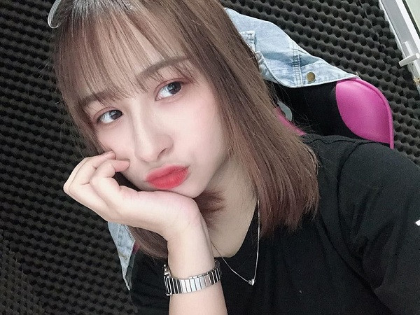 Cùng ngắm nhan sắc nữ game thủ duy nhất đủ trình "cân" cả team mùa Free Fire ĐTST năm nay.