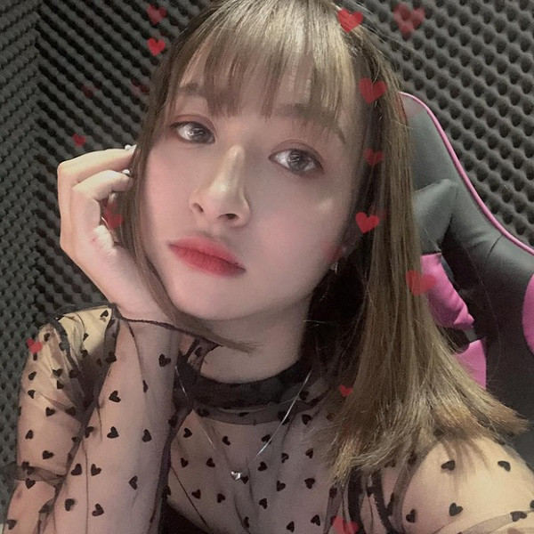 Hiện tại cô nàng đang sở hữu kênh YouTube có hơn 15.600 lượt đăng ký và fanpage hơn 24.000 lượt theo dõi.