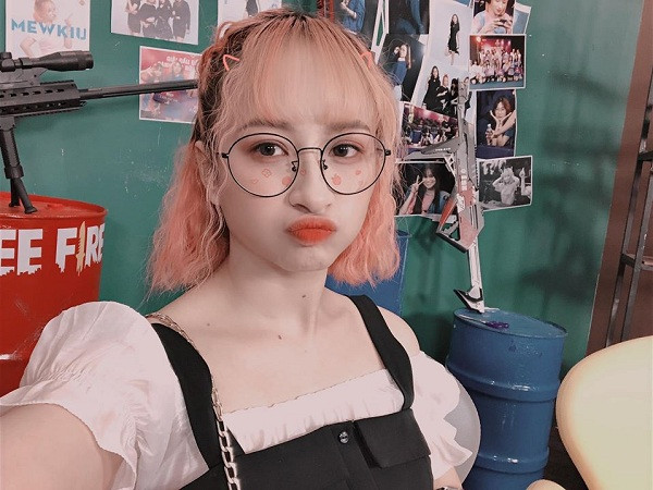 Những bức ảnh khoe khoảnh khắc thường nhật của MewKiu luôn nhận được cơn mưa thả tim cùng hàng nghìn bình luận từ cộng đồng game thủ Việt.