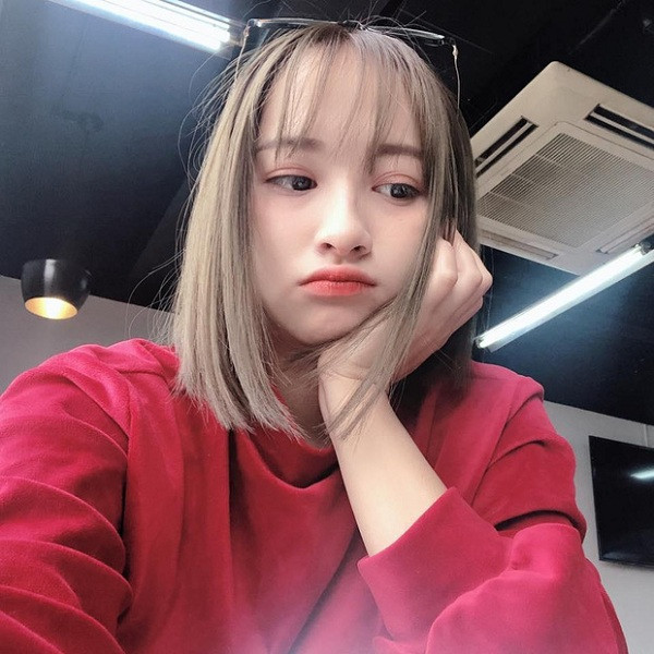 Có thể nói MewKiu là nữ game thủ đầu tiên tại Việt Nam tham gia thi đấu sòng phẳng cùng các cánh mày râu tại một giải đấu chuyên nghiệp.