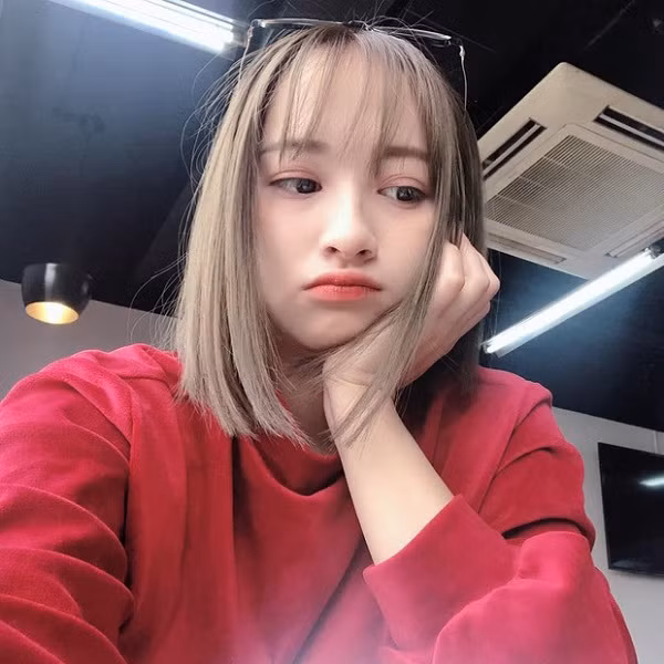 Có thể nói MewKiu là nữ game thủ đầu tiên tại Việt Nam tham gia thi đấu sòng phẳng cùng các cánh mày râu tại một giải đấu chuyên nghiệp.