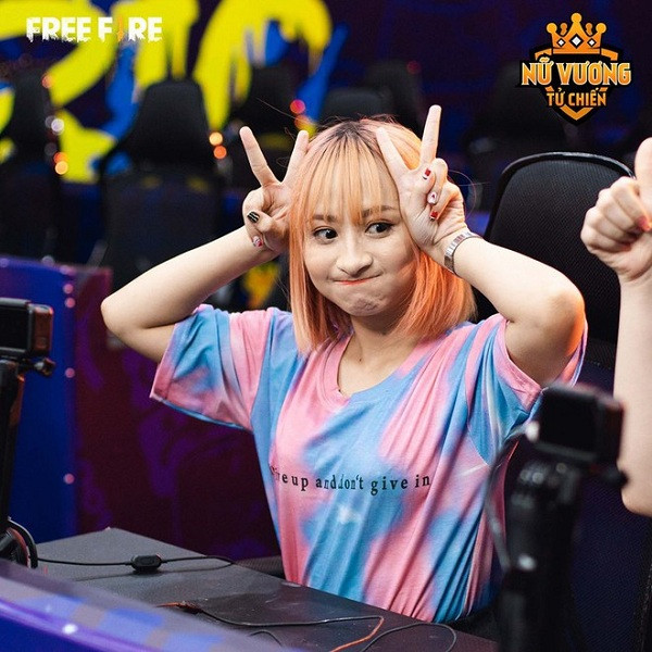 MewKiu lúc nào cũng xuất hiện trong dáng vẻ vô cùng dễ thương.