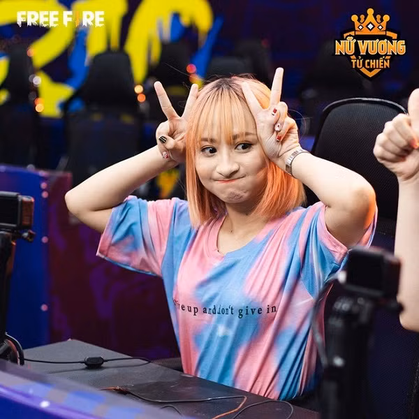 MewKiu lúc nào cũng xuất hiện trong dáng vẻ vô cùng dễ thương.