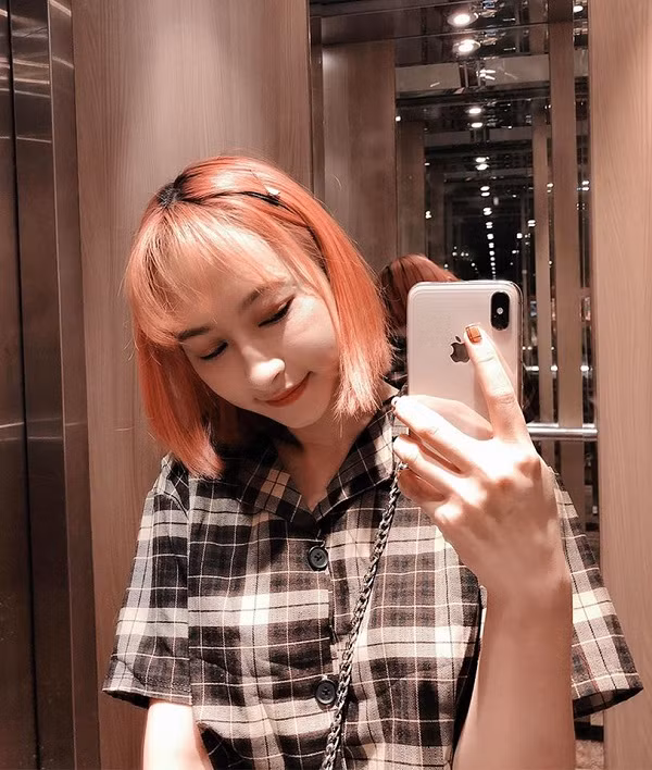 Cô nàng "tay to" của làng Free Fire đặc biệt gây ấn tượng với mái tóc ngắn cá tính, đôi mắt to tròn dễ thương.