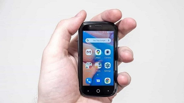 Ngày 21/7, hãng điện thoại Unihertz giới thiệu smartphone 4G mang tên The Jelly 2, chính thức trở thành chiếc điện thoại thông minh nhỏ nhất thế giới.
