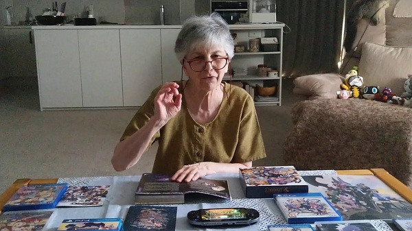 Ngoài sở thích sưu tầm game, bà cũng chơi các trò chơi trên PS4 và các nền tảng khác như PS3, PS2 và thậm chí là PS1.