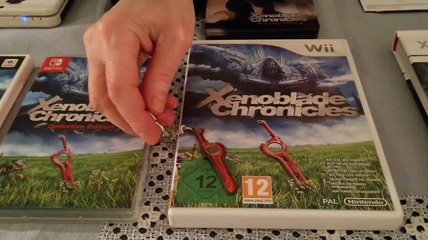 Bà còn sở hữu Xenoblade Chronicles 2 phiên bản Nintendo Switch.