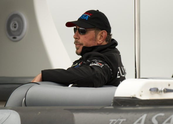 Ông cho biết có kế hoạch sử dụng hòn đảo để thử nghiệm các công nghệ hoạt động thân thiện với môi trường như năng lượng mặt trời và xe điện. Đây là hòn đảo tuyệt đẹp không phải có tiền là mua được, gồm 90.000 mẫu đất, 3.200 cư dân sinh sống và hai khu nghỉ dưỡng Four Seasons.