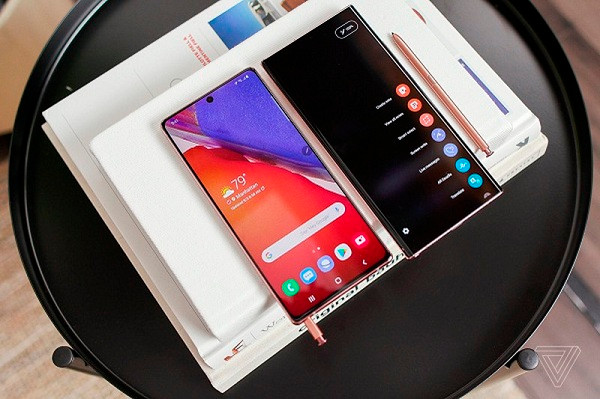 Ngày 5/8, Samsung giới thiệu hàng loạt sản phẩm tại sự kiện Unpacked 2020, tâm điểm là Galaxy Note20 và Galaxy Note20 Ultra. Ngoài cải tiến mới về thiết kế, tính năng, thì những nâng cấp về bút S-Pen trên bộ đôi điện thoại cũng là điều khiến các fan công nghệ quan tâm.