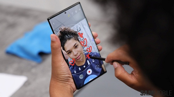 Cùng với những nâng cấp mạnh mẽ về cấu hình, camera hay sức mạnh của bút S-Pen, Samsung Galaxy Note 20 series được xem là sản phẩm chủ lực của Samsung, sẽ cạnh tranh với các mẫu máy cao cấp từ Apple, Huawei hay Google trong nửa cuối 2020.