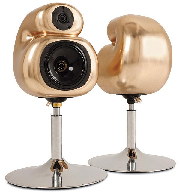 Đây là cặp loa đắt nhất mà con người từng tạo nên với thiết kế độc đáo khiến người ta liên tưởng đến một đôi găng tay boxing và đặc biệt sử dụng vàng làm chất liệu chế tác chính. Theo nhà sản xuất, thùng của cặp loa này dày 76 cm và được làm bằng vàng 24K.