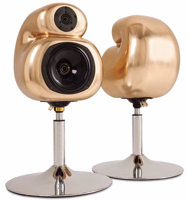 Đây là cặp loa đắt nhất mà con người từng tạo nên với thiết kế độc đáo khiến người ta liên tưởng đến một đôi găng tay boxing và đặc biệt sử dụng vàng làm chất liệu chế tác chính. Theo nhà sản xuất, thùng của cặp loa này dày 76 cm và được làm bằng vàng 24K.