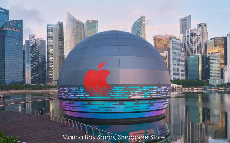 Năm 2017, Apple mở cửa Apple Orchard Road, Apple Store đầu tiên của mình tại Singapore. Đến năm 2019, hãng này tiếp tục khai trương thêm Apple Store thứ hai của mình ở Sân bay quốc tế Changi.
