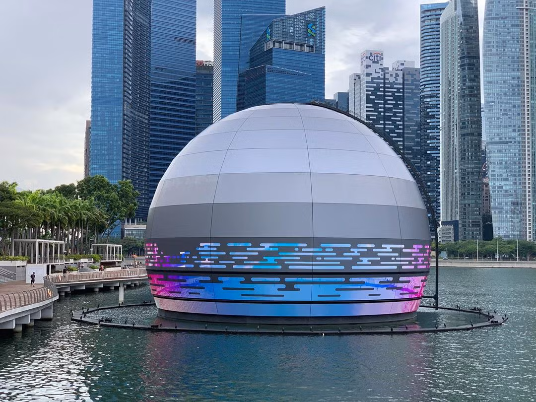 Doanh số bán lẻ ở Singapore trong năm 2020 đã giảm 27,8% trong tháng 6 so với cùng kì năm ngoái. Trong tháng 6, Singapore cũng chỉ đó 2.200 khách du lịch so với con số 1,6 triệu của năm 2019.