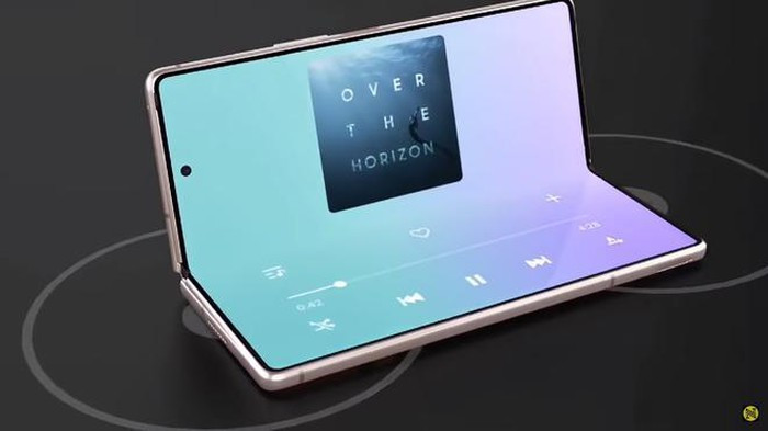 Samsung cũng mang tính năng "Flex Mode" của Z Flip lên Galaxy Z Fold2 5G, cho phép màn hình được sử dụng ở chế độ mở nửa chừng, giúp cho người dùng rảnh tay để chụp ảnh và quay video, hoặc biến nửa dưới thành bàn phím ảo.