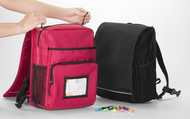 Cặp chống gù randoseru hay balo chống gù lưng có nguồn gốc từ Nhật Bản, là một trong những vật dụng bắt buộc dành cho học sinh trong độ tuổi tiểu học được chính phủ nước này quy định.