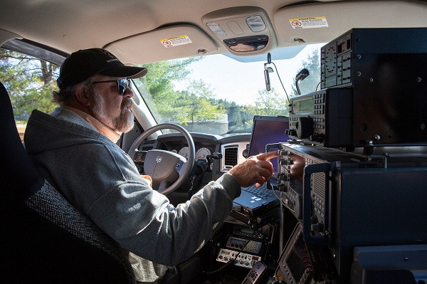 Theo tờ báo The Observer, người dân sống quanh thị trấn này đều không thể kết nối Ipads vào Internet bởi vậy việc sở hữu một chiếc smartphone tại đây dường như cũng vô ích.