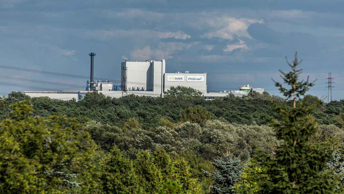 Theo báo cáo từ AquaNES, nguồn nước chính của thành phố Poznań bắt nguồn từ sông Warta - đi qua những dân cư đông đúc nhất của đất nước và một số khu vực công nghiệp lâu đời. Điều này khiến nguồn nước uống của thành phố ô nhiễm và không đảm bảo để người dân sử dụng. "Bắt" trai nhả ngọc 4 mùa, thu tiền tỷ mỗi năm I VTC16