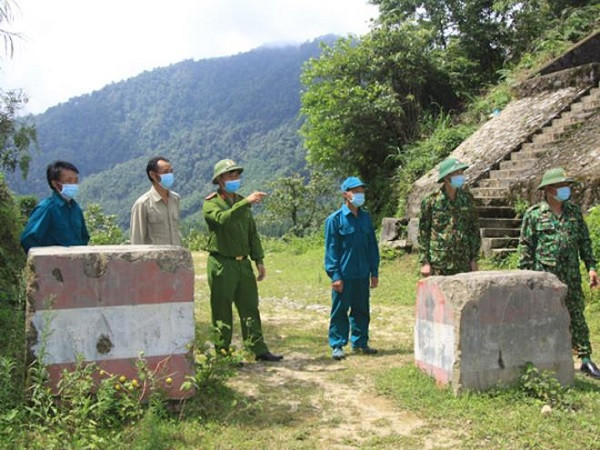 Sao nghin nguoi nhon nhip nhap canh trai phep qua Ha Giang giua dai dich?-Hinh-2