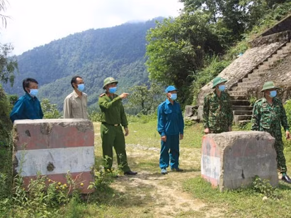 Sao nghin nguoi nhon nhip nhap canh trai phep qua Ha Giang giua dai dich?-Hinh-2