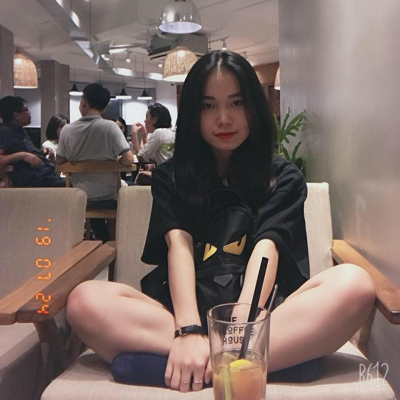 Khoảnh khắc đời thường xinh đẹp của nữ BLV nổi tiếng trong cộng đồng Liên Minh Huyền Thoại.