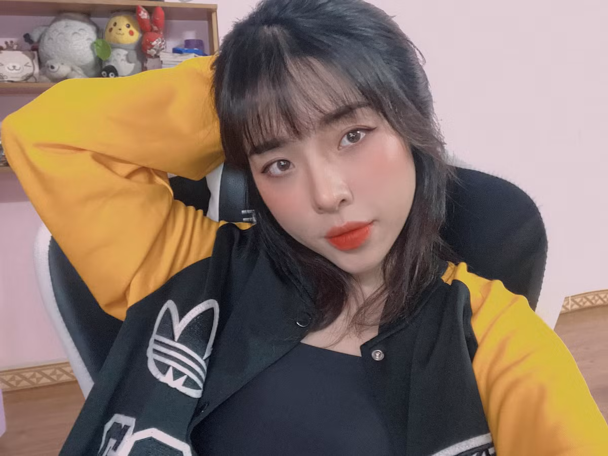 Sau thời gian làm streamer, nhận ra mình có khả năng, lại được đông đảo fan ủng hộ, Thỏ AK có thêm động lực để trở thành nữ bình luận viên nổi tiếng như hiện tại. Với Thỏ, những khó khăn, áp lực chính là những động lực để cô làm việc tốt hơn.