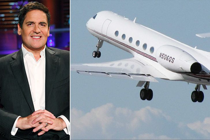 Có vẻ dành trọn đam mê cho thú vui sưu tầm chuyên cơ, nhà đầu tư Mark Cuban trong khi đó có tới 3 chiếc. Vị tỷ phú này chia sẻ trong một bài phỏng vấn vào năm 2017 rằng sở hữu phi cơ riêng là ''mục tiêu cả đời'' của ông.