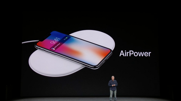 Trước đó, Apple từng phát triển đế sạc không dây AirPower và đã công bố về đế sạc này tại sự kiện ra mắt iPhone X vào năm 2017. Tháng 3/2019, đế sạc không dây này nhanh chóng bị tuyên bố khai tử "vì lý do chất lượng không được như mong đợi".
