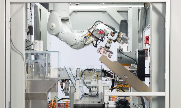 Daisy có thể tháo rời nhiều mẫu iPhone khác nhau với tốc độ 200 máy mỗi giờ.