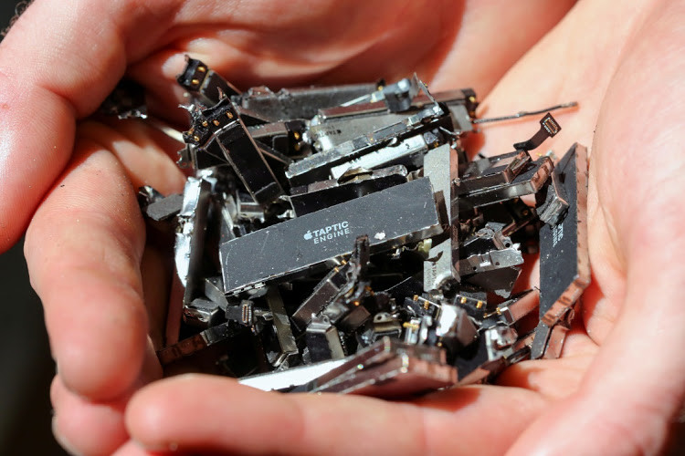 Tuy nhiên phòng thí nghiệm bí mật Material Recovery Lab mở cửa từ tháng 4 năm nay càng khiến cho các fan Táo hy vọng về công nghệ mới này.