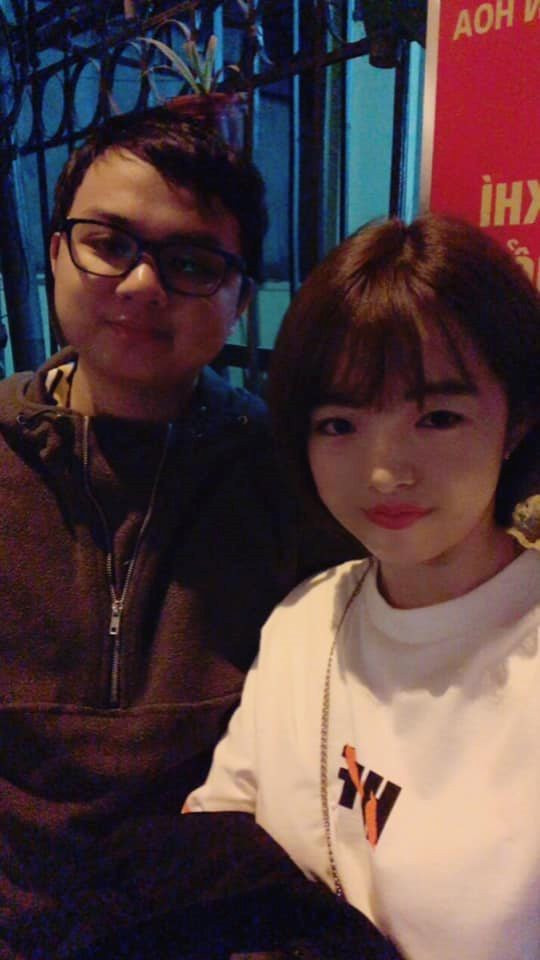 Trong cộng đồng LMHT không chỉ Việt Nam mà thậm chí đến cả quốc tế, SofM có thể được xem như tuyển thủ có tài, gặt hái những thành công nhất định trên bản đồ Summoner Rift. Không chỉ chơi game giỏi, anh chàng này còn có chuyện tình đáng ghen tị với cô nàng hơn mình tận 7 tuổi.