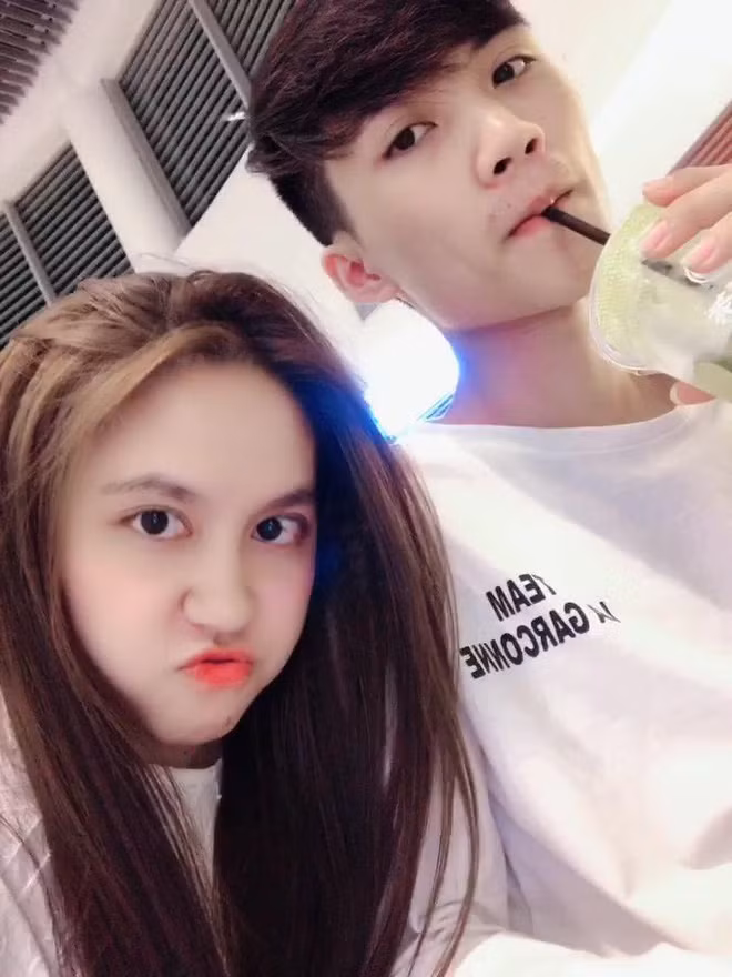 Hiện tại Gao Bạc đang sở hữu kênh YouTube với khoảng 2,15 triệu lượt theo dõi, lọt vào top 9 streamer được tham dự chung kết Streamer Đại Chiến cùng nhiều "chiến tích" khác.