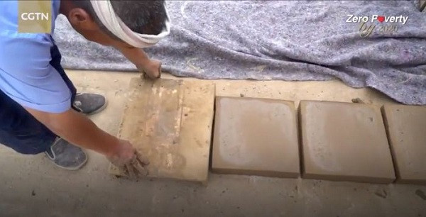 Vì được làm từ đất Lianhua nên loại gạch đặc biệt này không dễ bị biến dạng và có chất lượng tốt hơn những nơi khác.