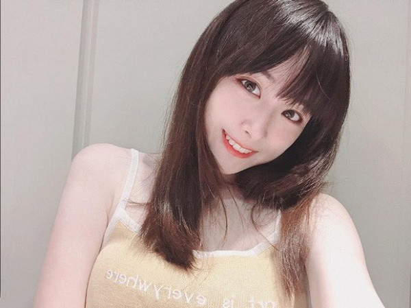 Tuy nhiên gần đây xuất hiện một tin đồn khiến sự nghiệp của nữ streamer bị ảnh hưởng không nhỏ, lượng fan hùng hậu của cô nàng cũng vì thế mà giảm theo.