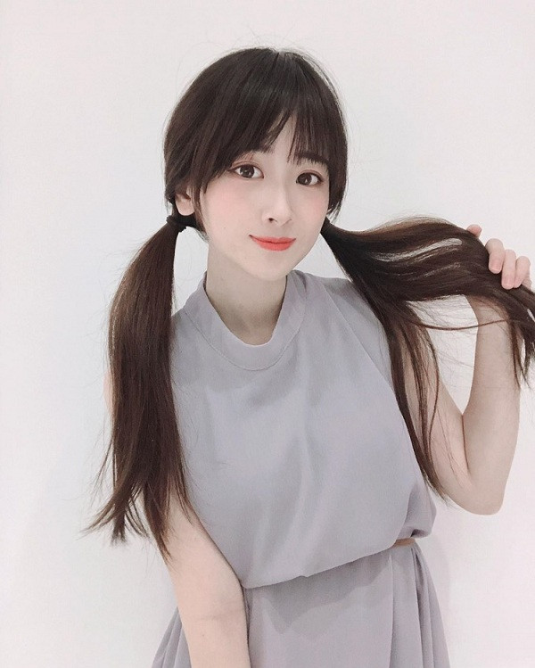 Không ai tin rằng một cô gái có khuôn mặt ngây thơ ''búng ra sữa'', trẻ trung như Weiwei lại là mẹ đơn thân hay người phụ nữ có gia đình.