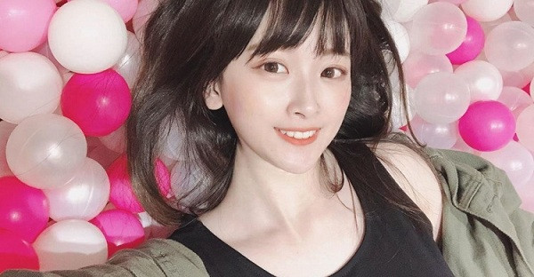 Trên mạng xã hội nhiều tin đồn cho rằng nữ streamer đẹp nhất xứ Trung đã là ''mẹ trẻ con''