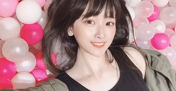 Trên mạng xã hội nhiều tin đồn cho rằng nữ streamer đẹp nhất xứ Trung đã là ''mẹ trẻ con''