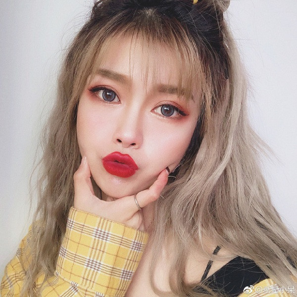 Mỗi khi xuất hiện, hotgirl TikTok này luôn nhận được cơn mưa thả tim từ người hâm mộ, thậm chí không ít chàng trai thì coi cô như hình tượng bạn gái lý tưởng.