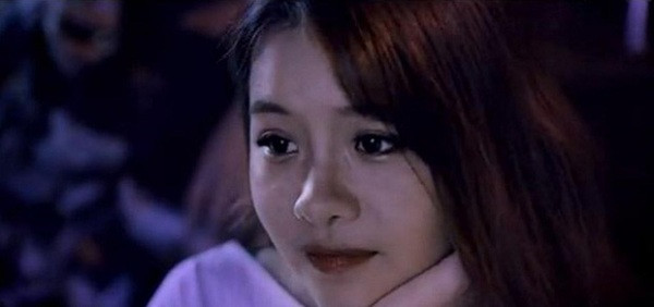 Cô nàng này sau đó còn lộ ảnh đời thường chưa qua chỉnh sửa khiến người hâm mộ đã thất vọng càng thêm mất niềm tin vào các hotgirl mạng.