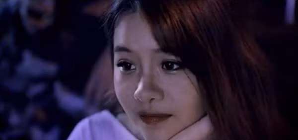 Cô nàng này sau đó còn lộ ảnh đời thường chưa qua chỉnh sửa khiến người hâm mộ đã thất vọng càng thêm mất niềm tin vào các hotgirl mạng.